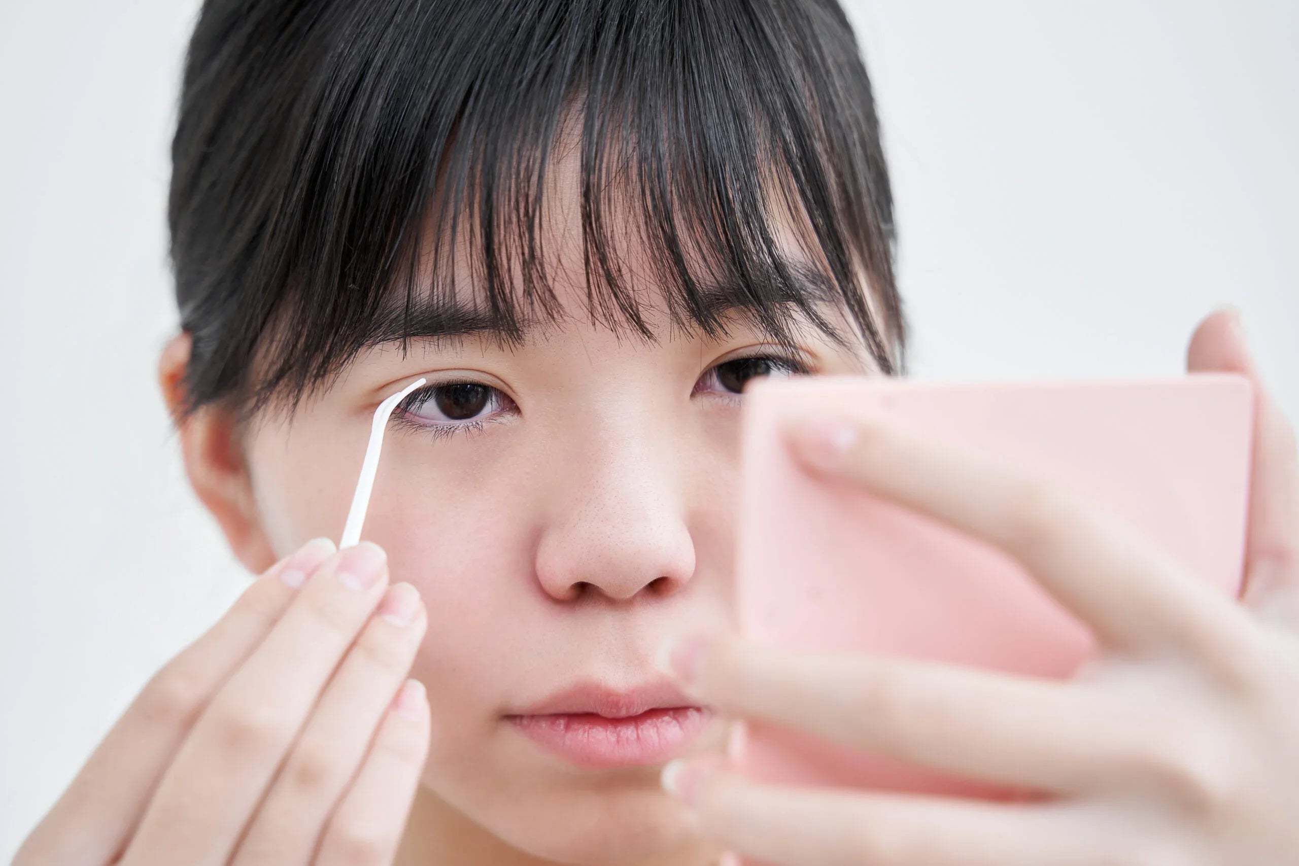 How Long Does Double Eyelid Glue Last During the Day?