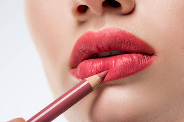What's the Secret to a Long-Lasting Lip Liner Look?