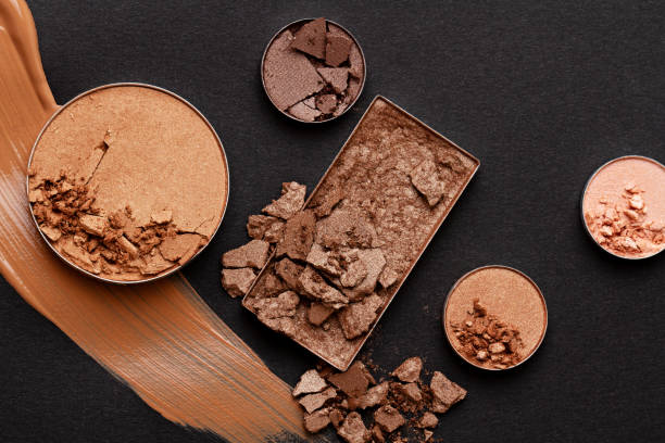 Vibrant and richly pigmented Eye shadow shades on open palettes