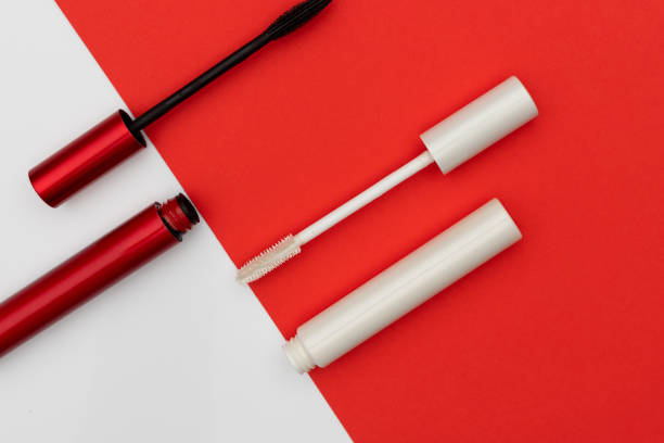 White and black mascara primer comparison