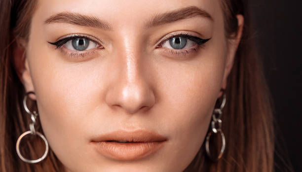 Sharp eyeliner on hooded eyelashes showing lifted effect