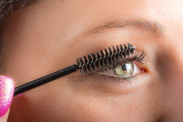How to Avoid Clumpy Mascara Application?