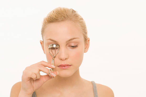 Proper use of an eyelash curler on natural lashes