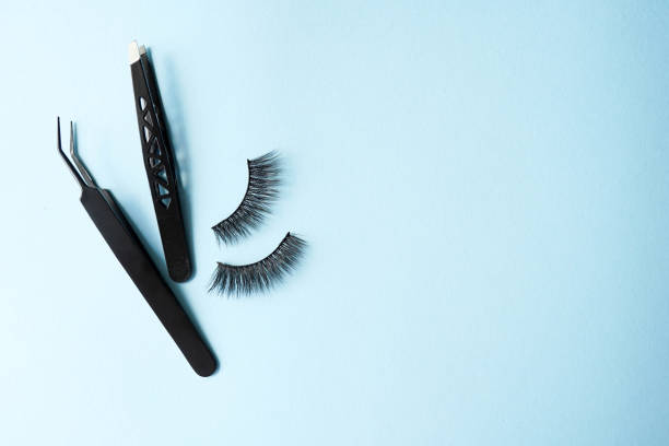 Eyelash applicator vs tweezers for false lash application