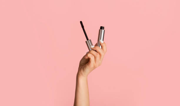 Applying mascara primer correctly before mascara