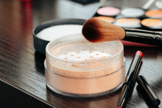 Which Face Powder Gives a Blurred, Airbrushed Look?