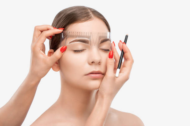 Using eyebrow stencil for easy beginner brow shaping