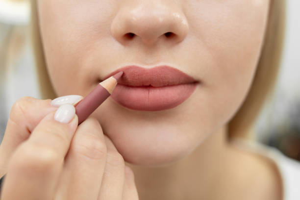 How do I create the viral soft lip look with lip liner?