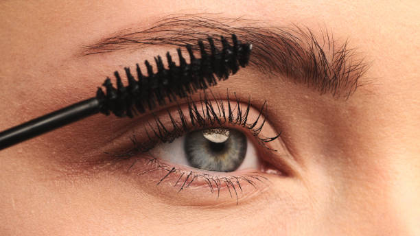 Which Mascara Gives the Longest-Lasting Curl Without Clumping?