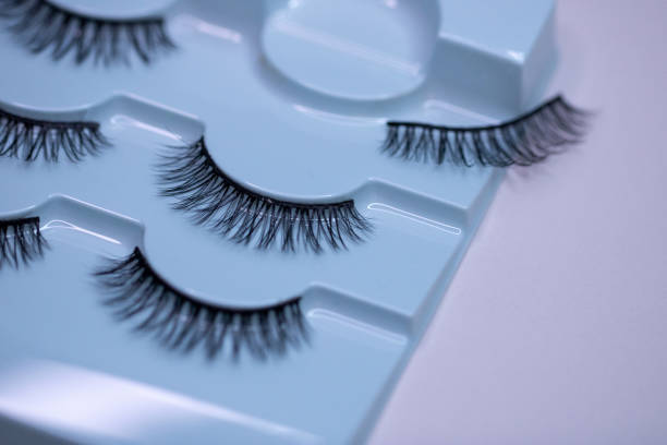 False eyelashes 