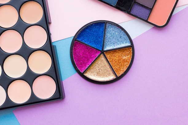 Eye primer and eyeshadow palette for long-lasting makeup look