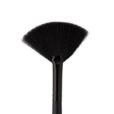 e.l.f. Fan Brush, Powder & Contour Makeup Brush, Unique Fan Shape Blends For A Flawless Finish, Soft & Absorbent, Vegan & Cruelty-Free