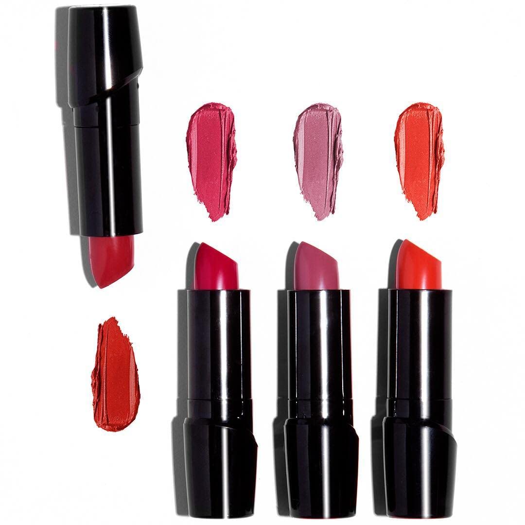 wet n wild Silk Finish Lipstick, Hydrating Rich Buildable Lip Color, Formulated with Vitamins A,E, & Macadamia for Ultimate Hydration, Cruelty-Free & Vegan - Mink Brown
