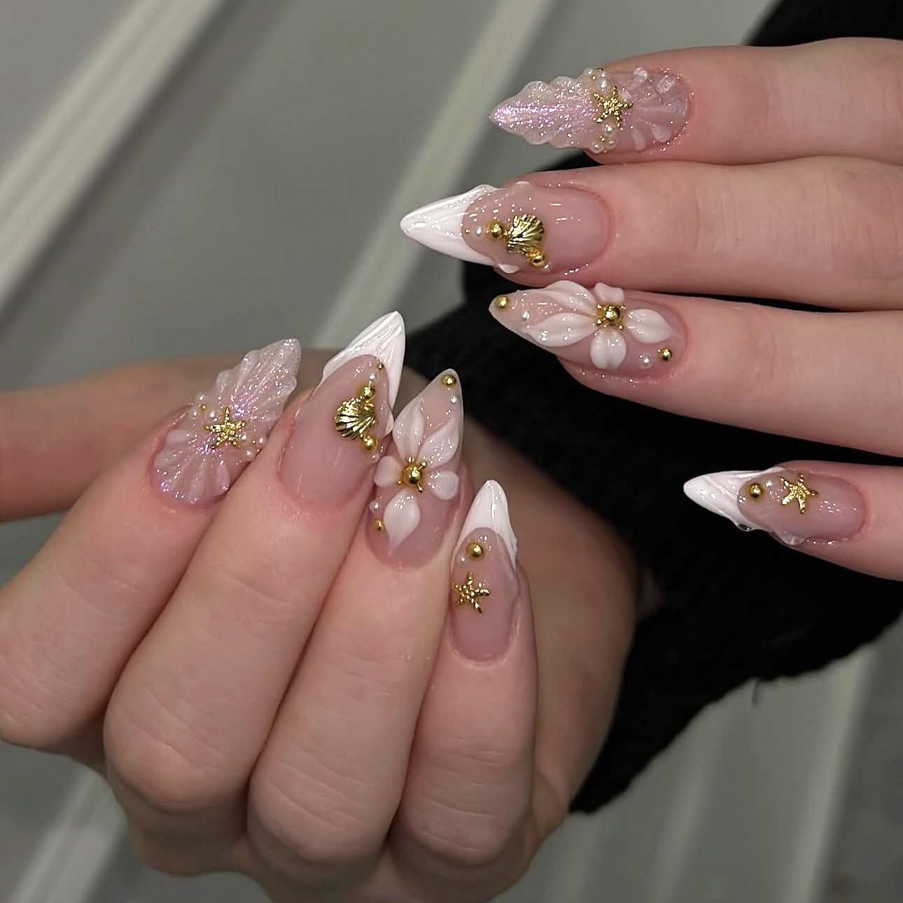 Press on Nails Medium Almond French Tip, Fake Nails with 3D Texture Embossed Flower Seashell Starfish Designs, Acrylic False Nail Glossy Glue on Nail, Full Cover Artificial Stick on Nails for Women
