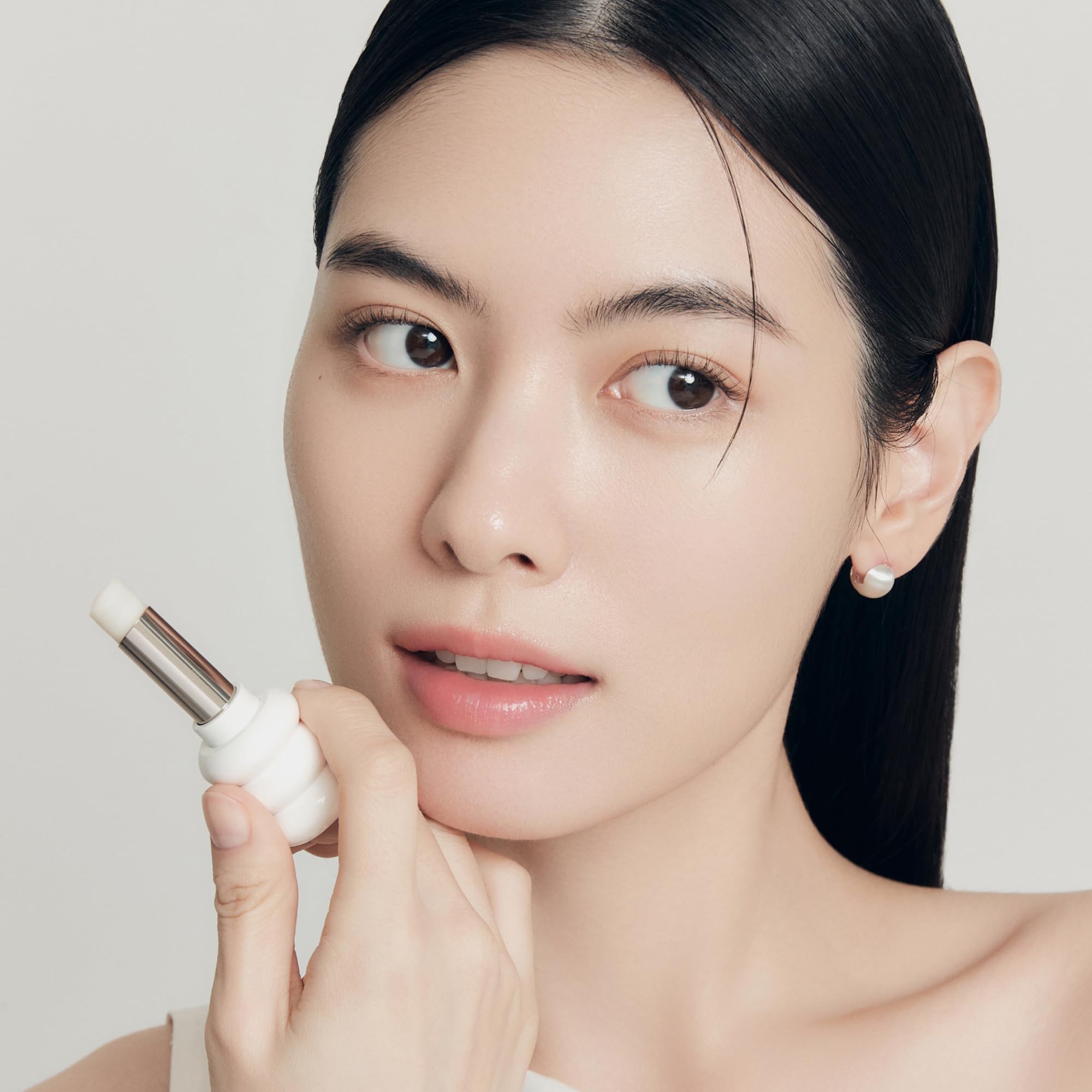 Sulwhasoo Glowing Lip Balm, Clear - Korean Anti-Aging Lip Treatment Balm, Nourishes, Hydrates, Naturally Plumps & Visibly Smooths Winkles, Smooths Dry, Flaky Lips - 0.1 oz.