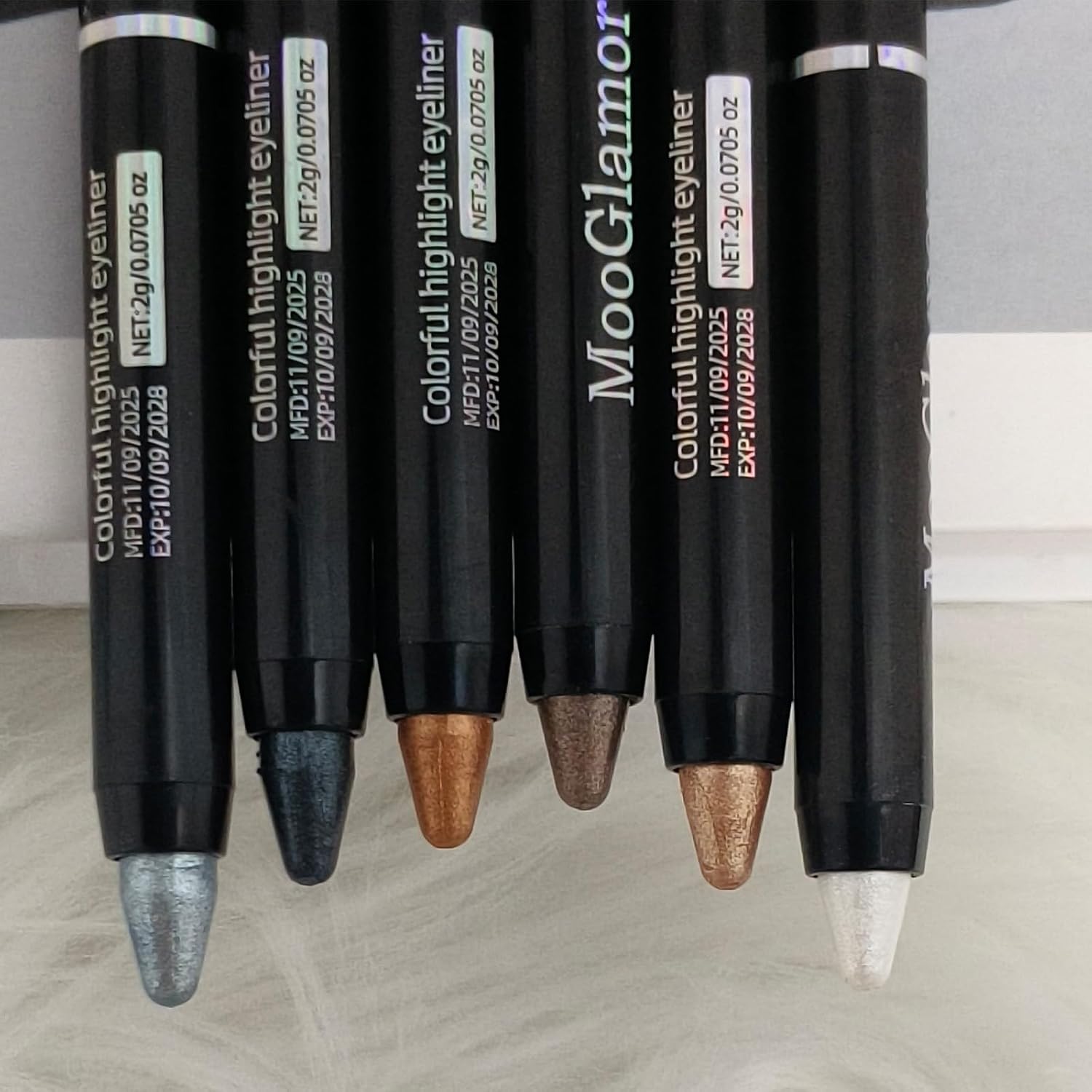 6 Pcs Eyeshadow Stick Shimmer Eye Shadow Set with Retractable and Blendable Eye Shadow Stick for Long-Lasting Colorful Eye Makeup