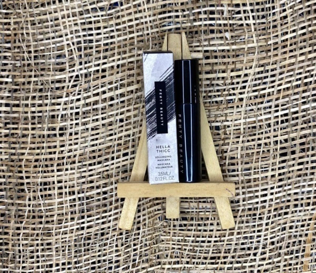 Hella Thicc Volumizing Mascara Deluxe Sample - Cuz I'm Black