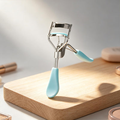 Light Blue Eyelash Curler, Stainless Steel Lash Curler with 5 Replacement Pads, Portable Lifting Tool for Long-Lasting Curls