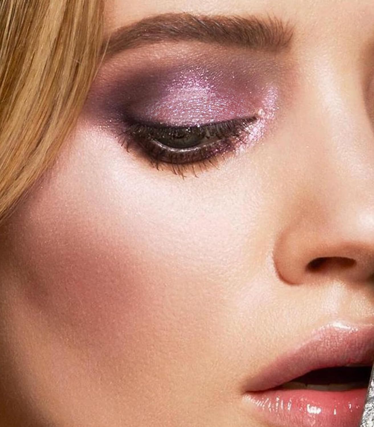 LAVONE Chameleon Eyeshadow & Eyeliner Set, Iridescent Purple-Pink-Gold Eyeshadow Powder, Multidimensional Sparkle with One-Swipe Color, Highly Pigmented, Smooth Non-Falling