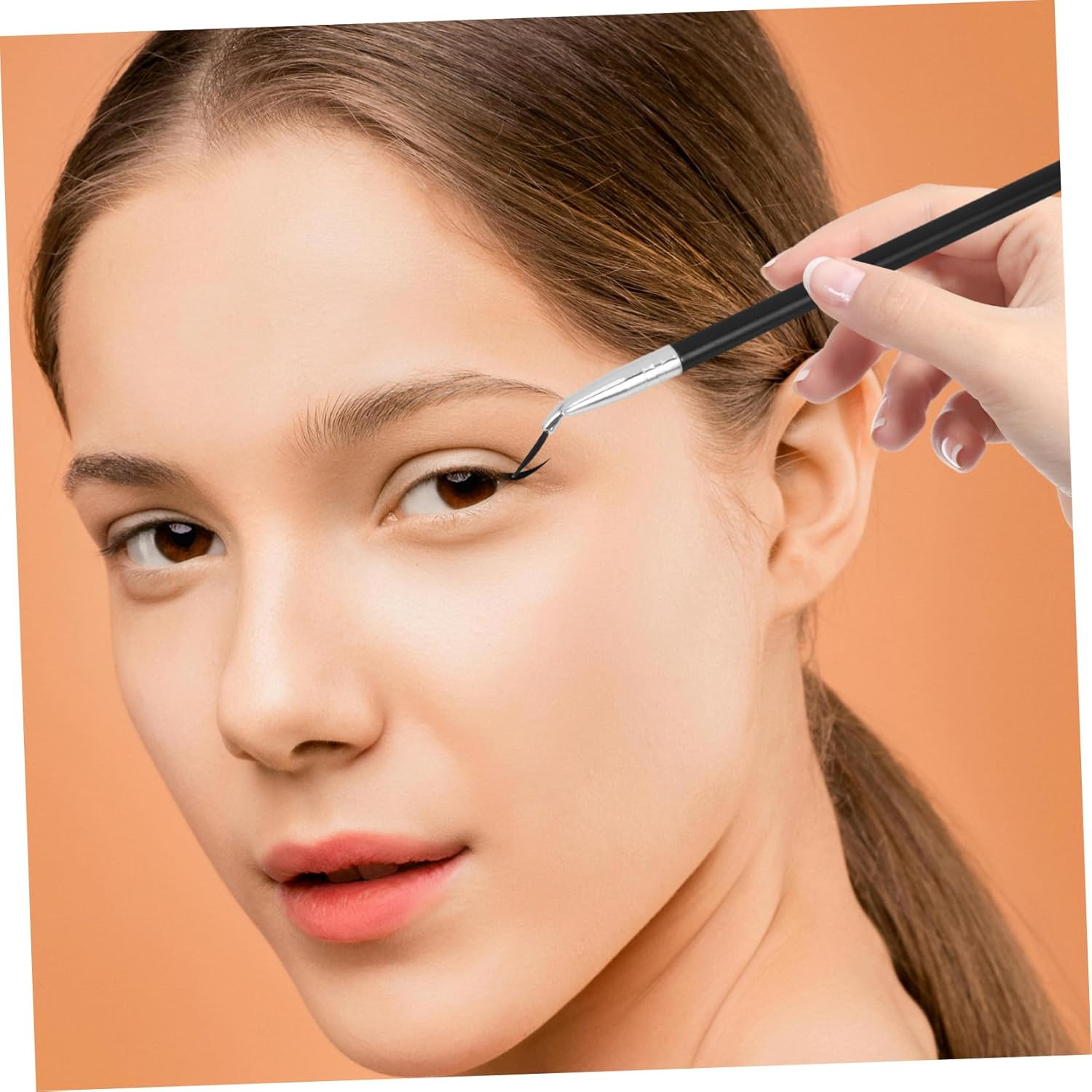 3pcs Angled Eye and Lip Liner Brush with Long Handle Precise Thin Tip for Sharp Lines Multifunctional Solid Makeup Tool for Professional Eyeliner and Lip Liner Application