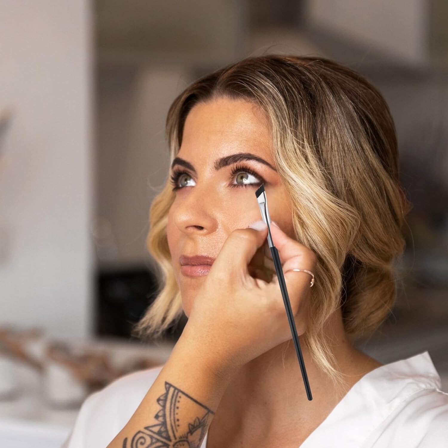 5 Pcs Eyeliner Brush Set, Fine Angled Makeup Brushes Ultra Thin Flat Eyeliner Concealer Brushes Eyebrow Angled Brush Beauty Cosmetic Tool Precision Makeup Application for Eye liner Eye brow