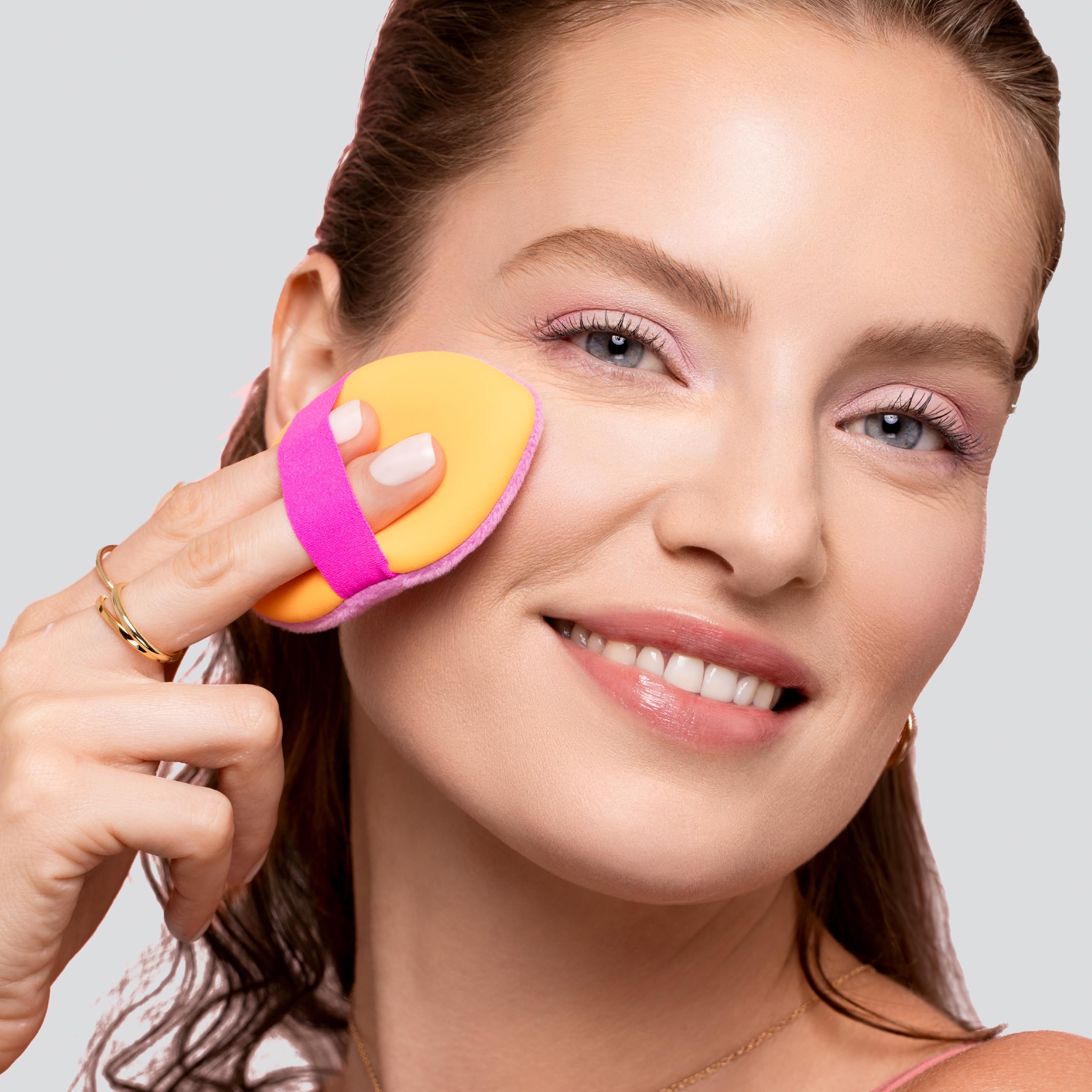 Real Techniques Miracle 2-In-1 Powder Puff, Dual-Sided, Full-Size Makeup Blending Puff, Reversible Elastic Band, Precision Tip Makeup Sponge & Powder Puff, For Liquid, Cream & Powder, 1 Count