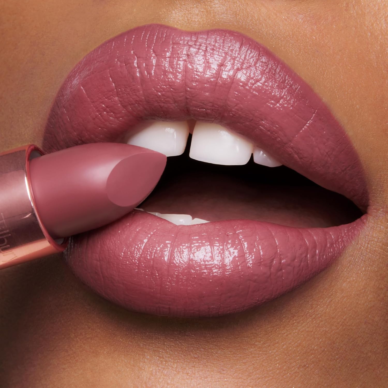 Charlotte Tilbury K.I.S.S.I.N.G Lipstick - Moisturizing & Hydrating Lipstick with Light-Diffusing Pigments for a Luminous Finish & Fuller-Looking Lips