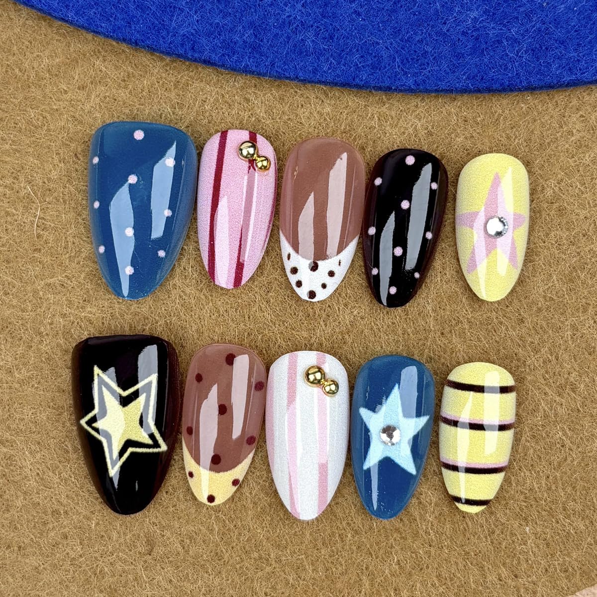 Y2K Press on Nails Medium Almond Fake Nails Colorful Polka Dot & Star Design Glossy Reusable False Nails with Metal Beads & Rhinestones Retro Aesthetic Glue on Nails for Women Manicure 24Pcs