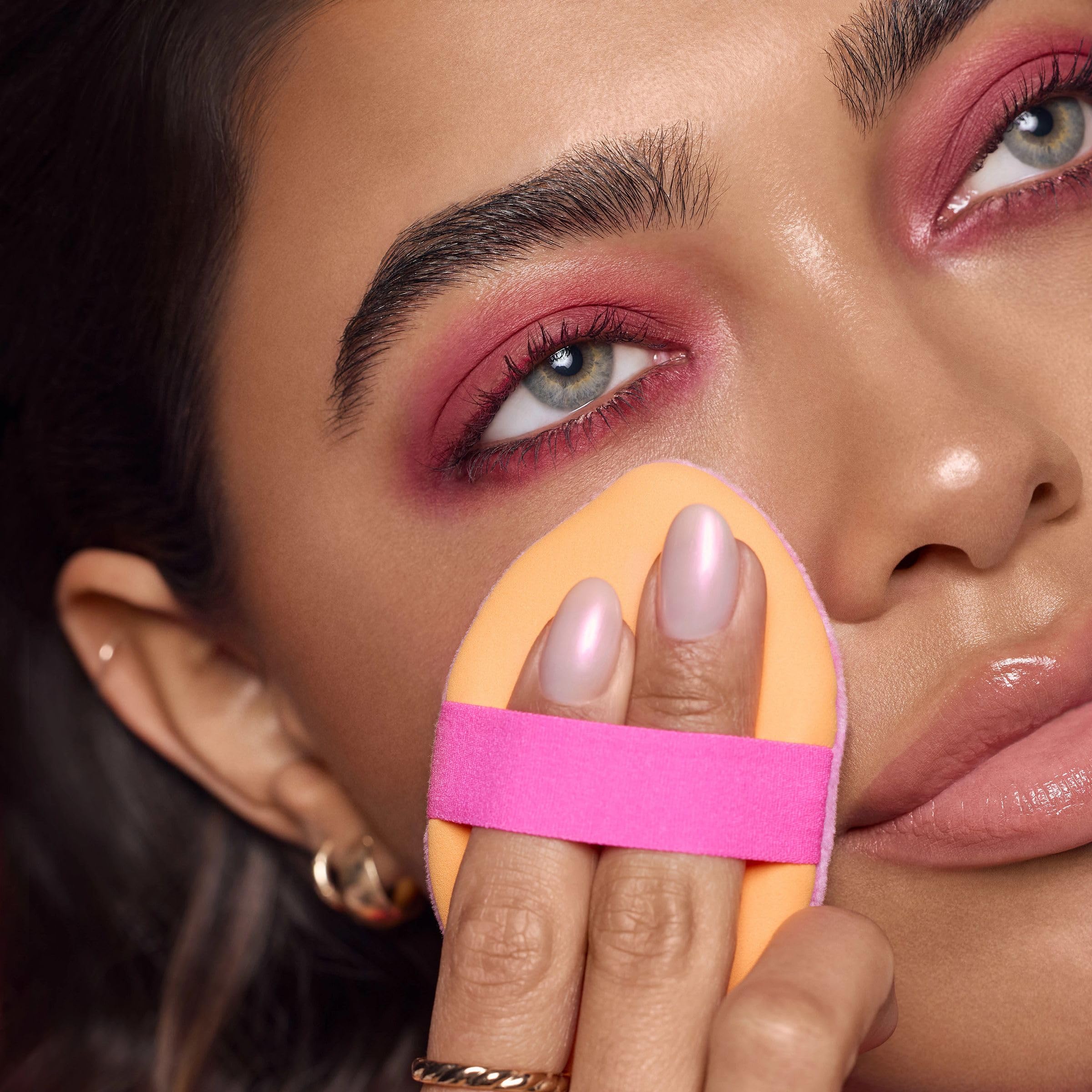 Real Techniques Miracle 2-In-1 Powder Puff, Dual-Sided, Full-Size Makeup Blending Puff, Reversible Elastic Band, Precision Tip Makeup Sponge & Powder Puff, For Liquid, Cream & Powder, 1 Count