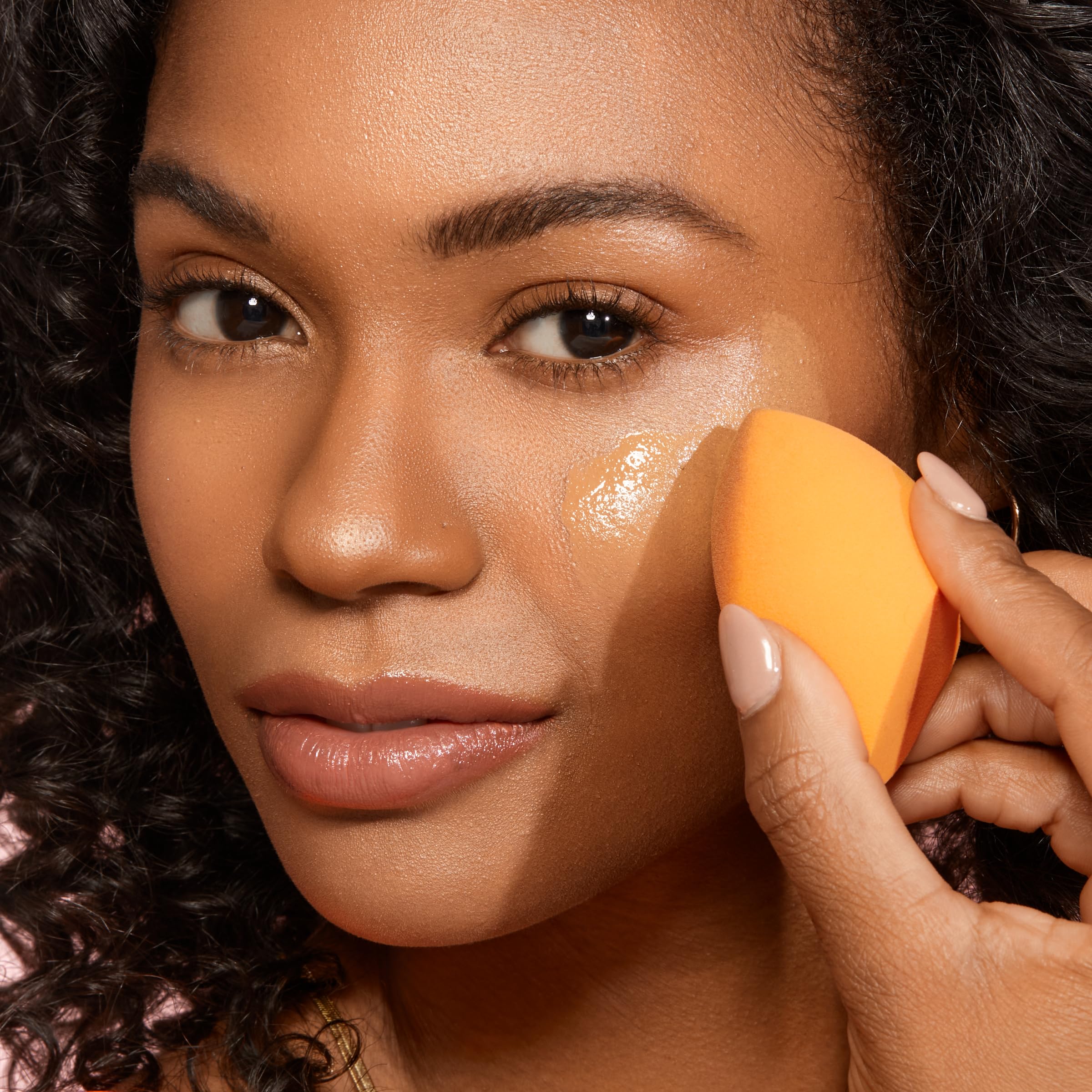 Real Techniques Miracle Complexion Sponge + Case (Packaging May Vary)