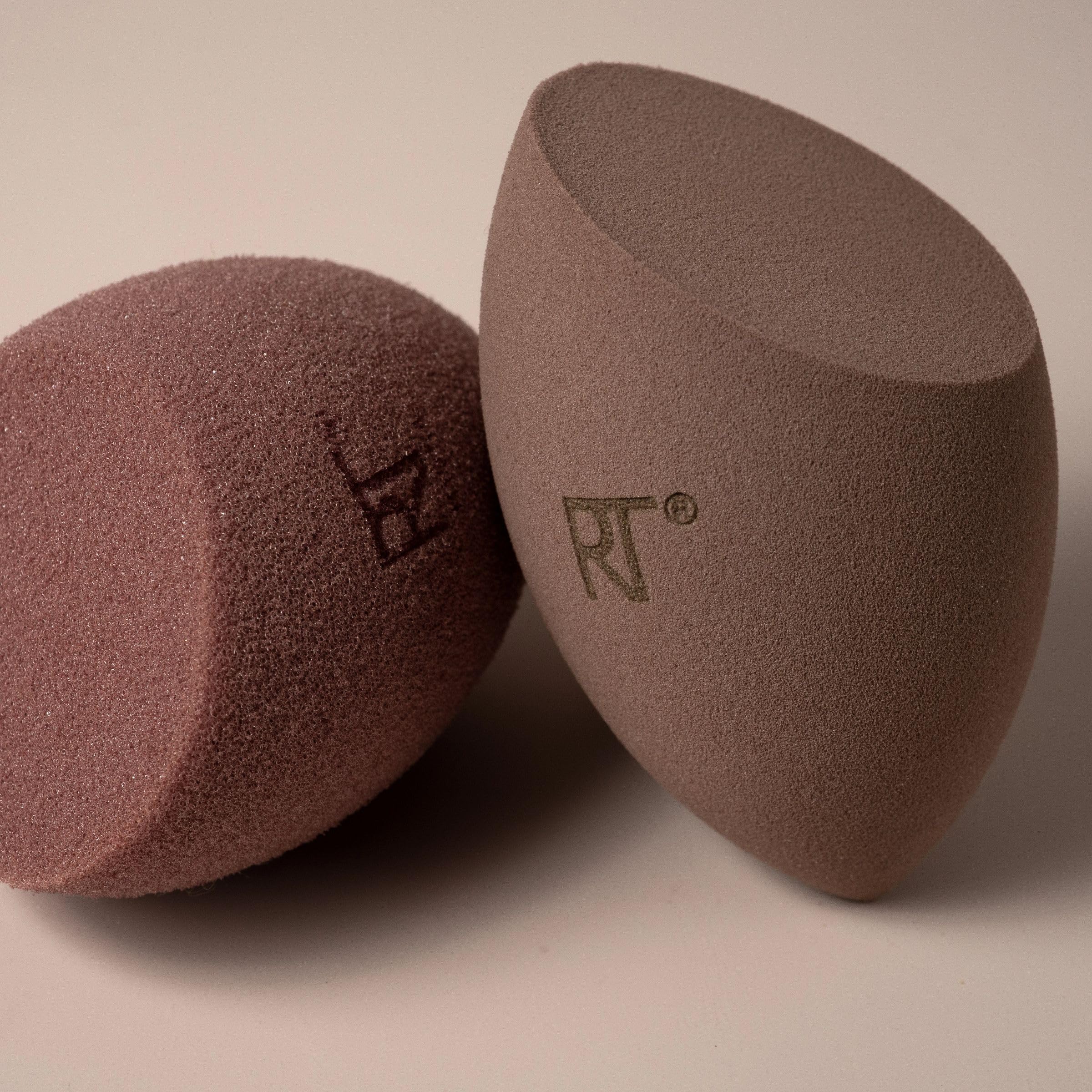 Real Techniques New Nudes Bare Finish Sponge Duo, Beauty Sponges for Liquid Foundation, Skin Tint & Concealer, Light-to-Full Coverage, Latex-Free Makeup Sponges, Cruelty-Free, 2 Count