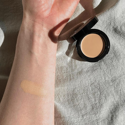 Eye Primer - Hypoallergenic Eyeshadow Gripping Formula, Pore Minimizer, Hides Wrinkles and Fine Lines, Prevent Creasing, Smooth, Creamy Primer For Long-Lasting Eyeshadow,